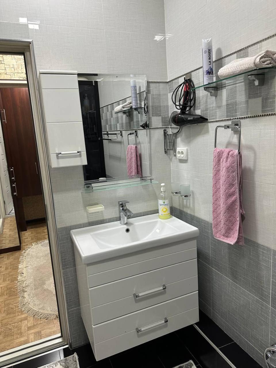 Hi-Tech Apartment In City Center 塔什干 外观 照片